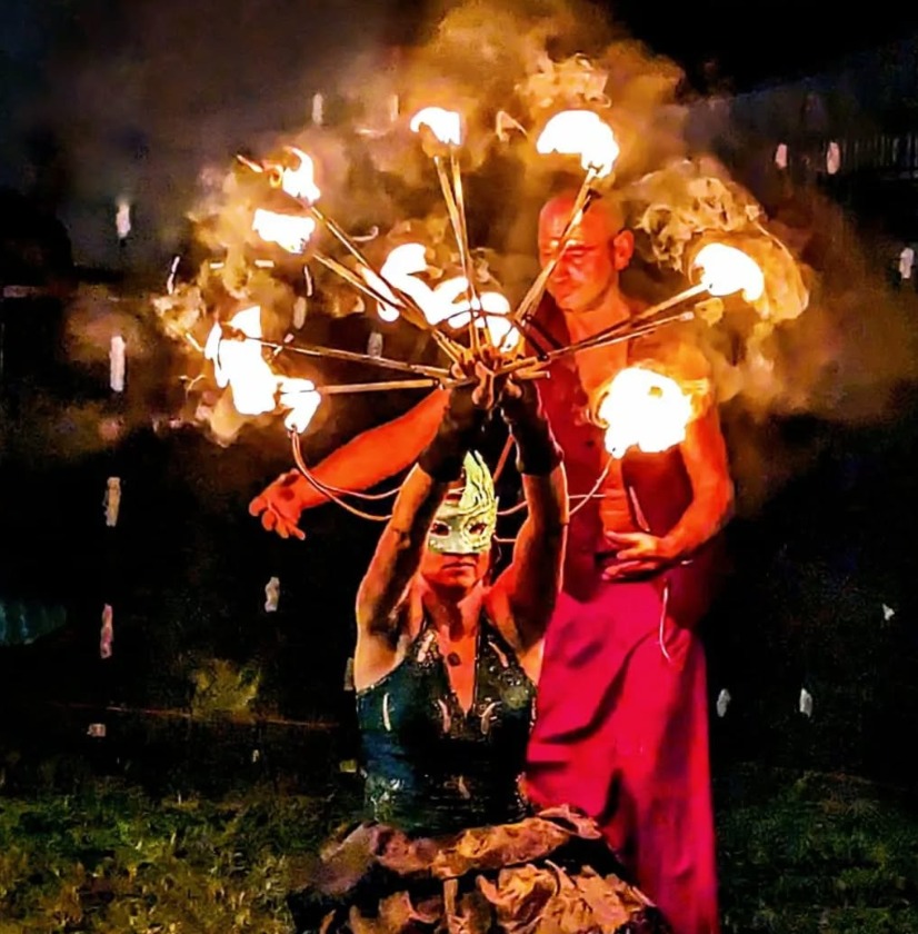 Das Göttinger Feuertheater "Salto Luminale" gastiert in Borstendorf_am10.10.26